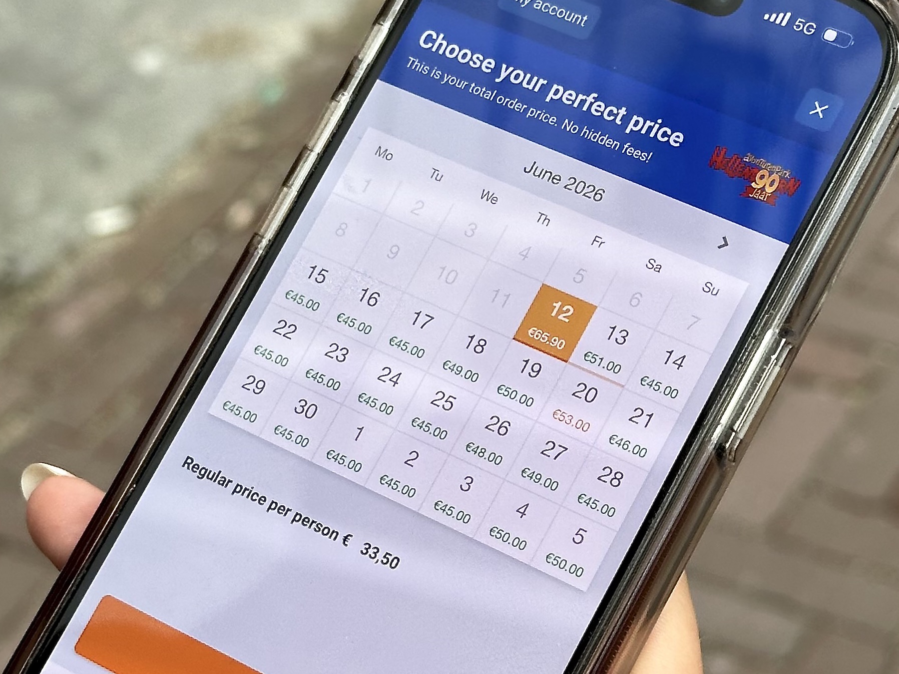 A guest choosing a date on the Convious checkout, with a different price shown per day
